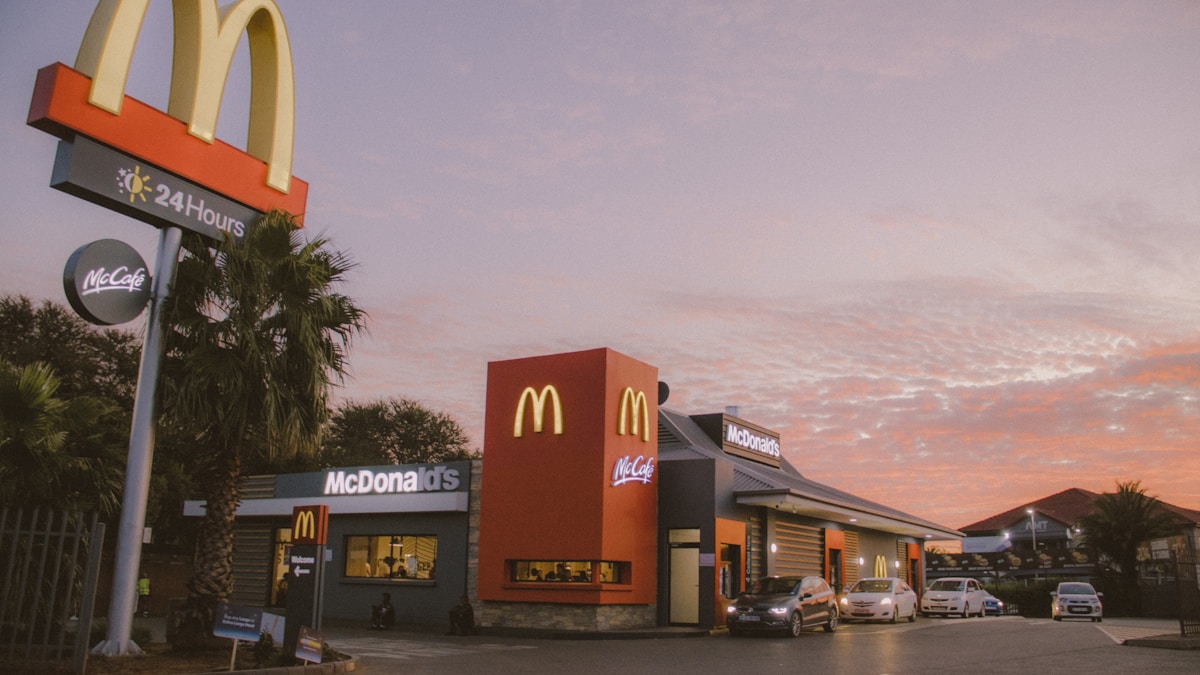 McDonald’s új stratégiája: visszahódítani a szegényebb vásárlókat