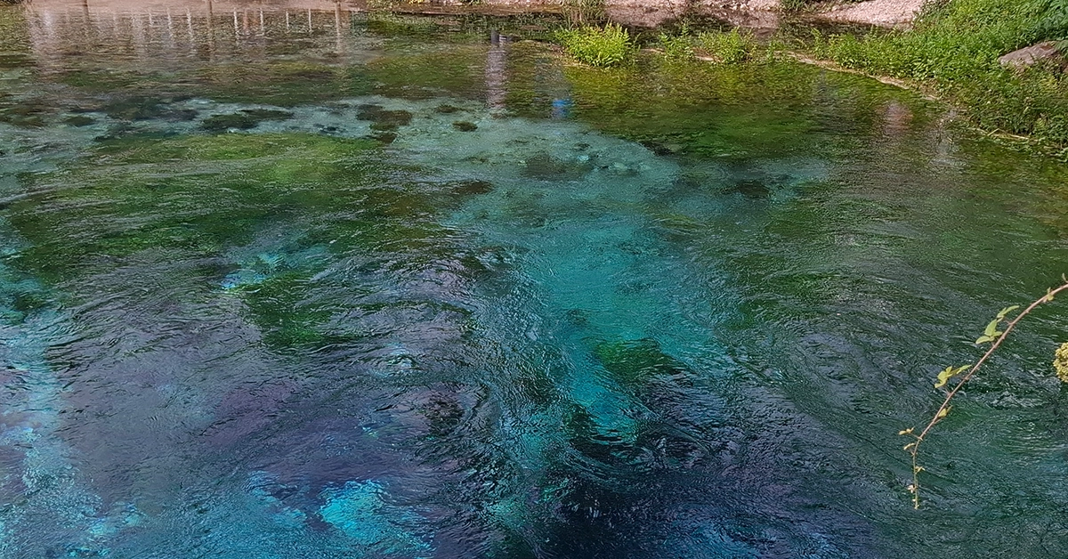 Blue Eye Albániában – A Balkán varázslatos természeti csodája