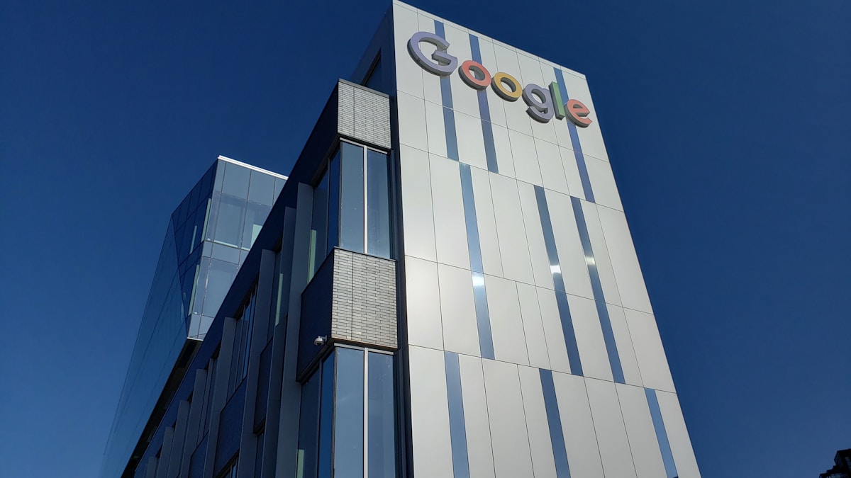 Google Finance újdonságai: mélykeresés, előrejelzési piacok és továbbfejlesztett eredménykövetés
