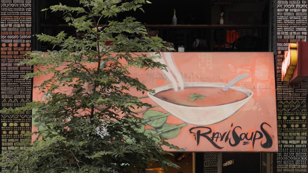 Uber robotaxi partnerek támogatása új szolgáltatásokkal