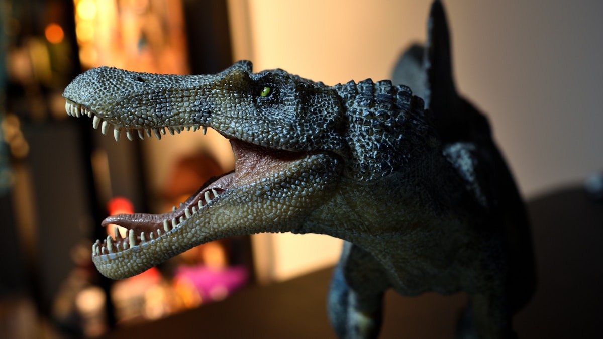 Új dinoszauruszfaj: hatalmas szarvú halász a mocsarakban