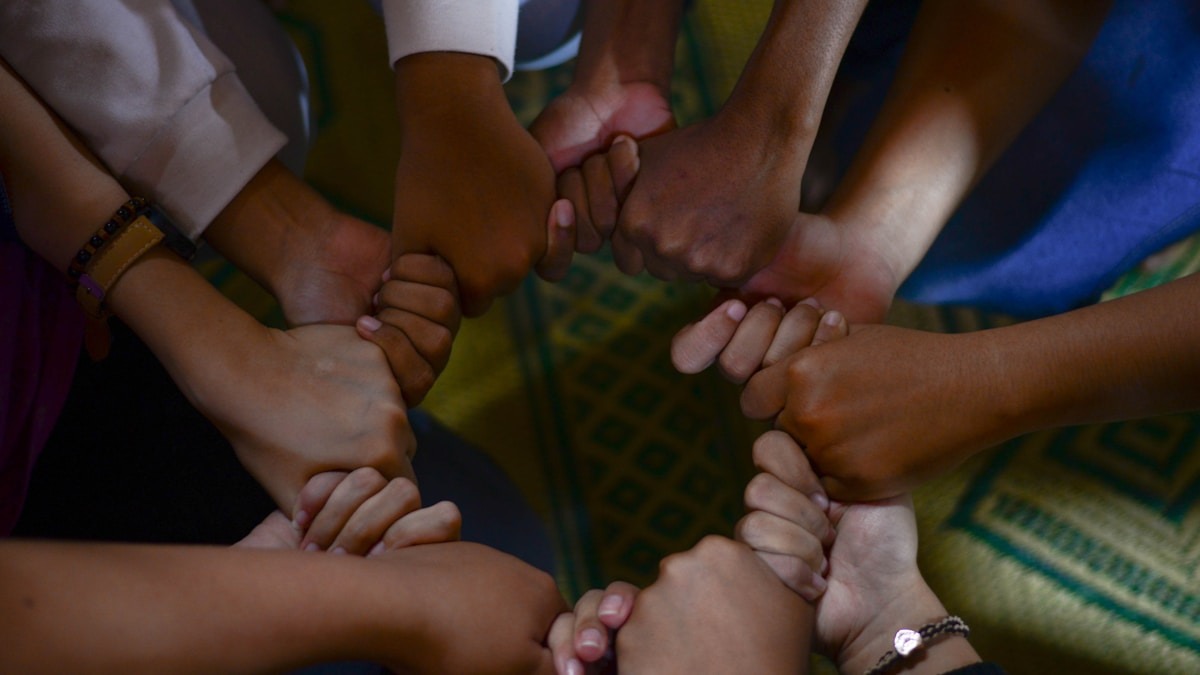 A Milánói Olimpiai Lángmű: Egység és Béke Szimbóluma