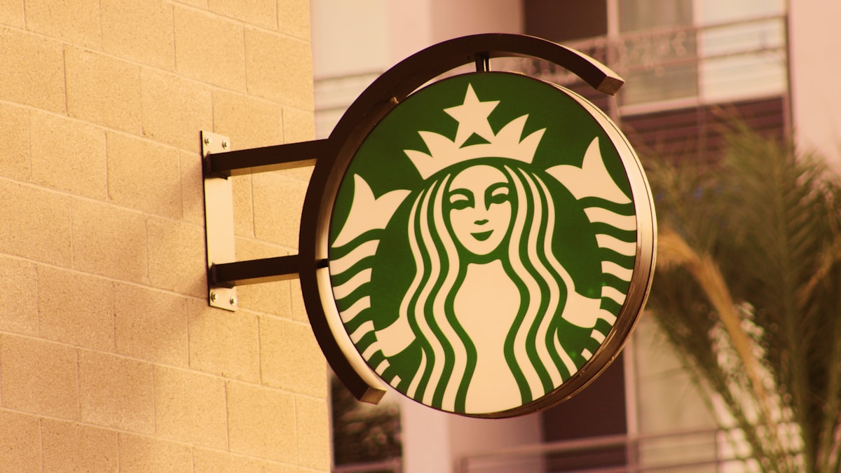 Starbucks új fegyverrel hódítja meg a délutáni vásárlókat
