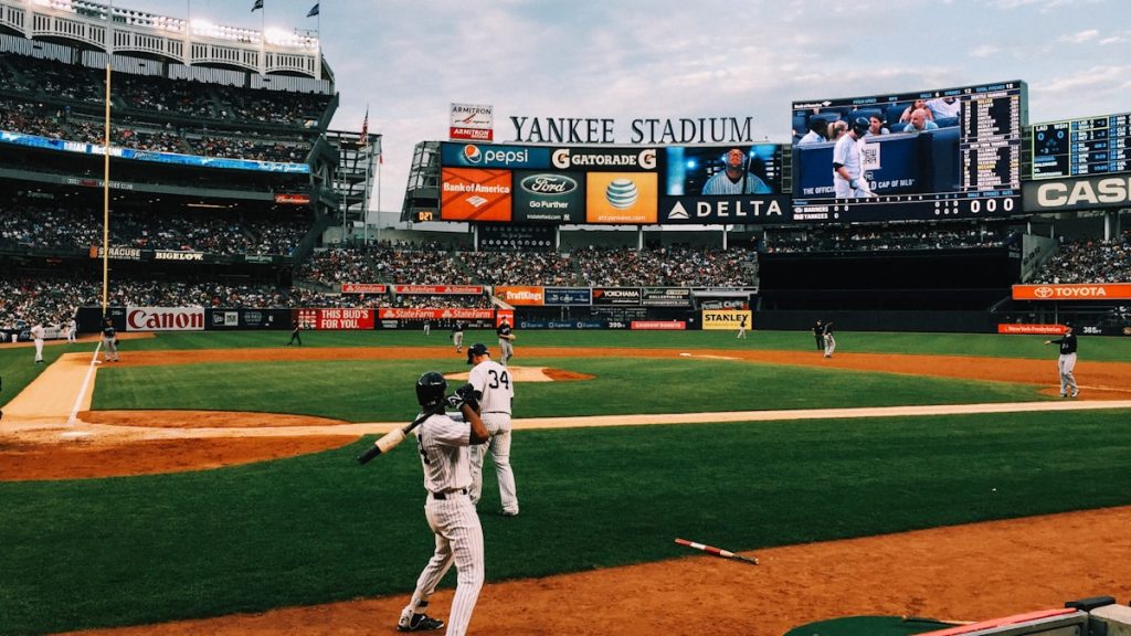 A Yankees-rajongók mennyei ajándéka: a Costanza-bobblehead jelenség
