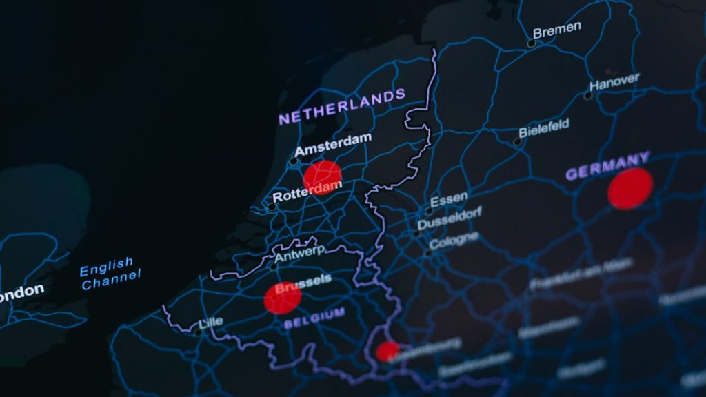 Hollandia sajat nyilt forrasu munkahelyet epít a kozszolgaloknak