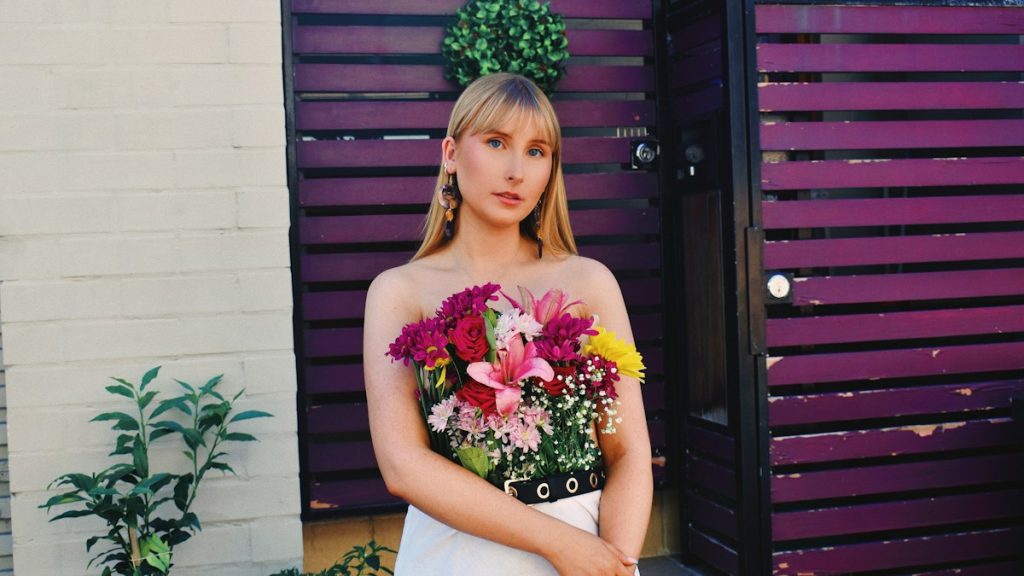 Villanás címlap: Sydney Sweeney meztelen sportreklámja háborút robbantott ki